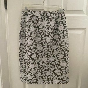 Guy Laroche Paris Women's Skirt Like New Size 38 - image 1